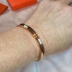New- Carvielll Gold Bangle Braclet "she believed she could so she did" #98
